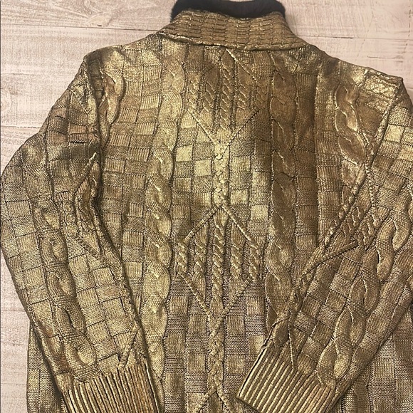 Prestige Gold Metallic Sweater with Fur Collar - Picture 10 of 11